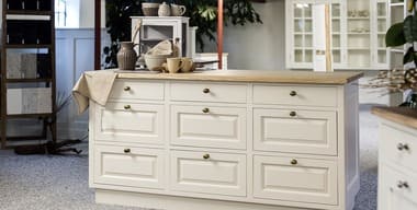 Article - Revolutionizing Kitchen Storage With Pull-Out Cabinets