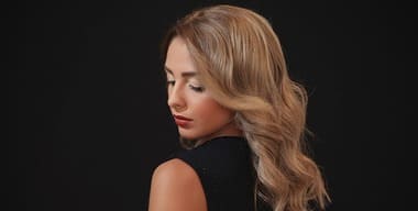 Article - How to Style Your Hair with Extensions: Tips and Tutorials